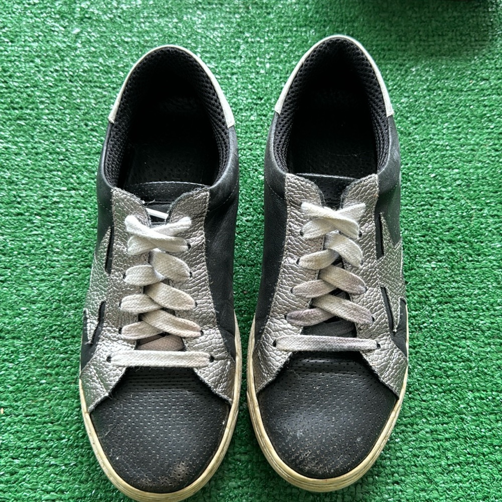 The shoe box Black and silver star trainers #sneakers